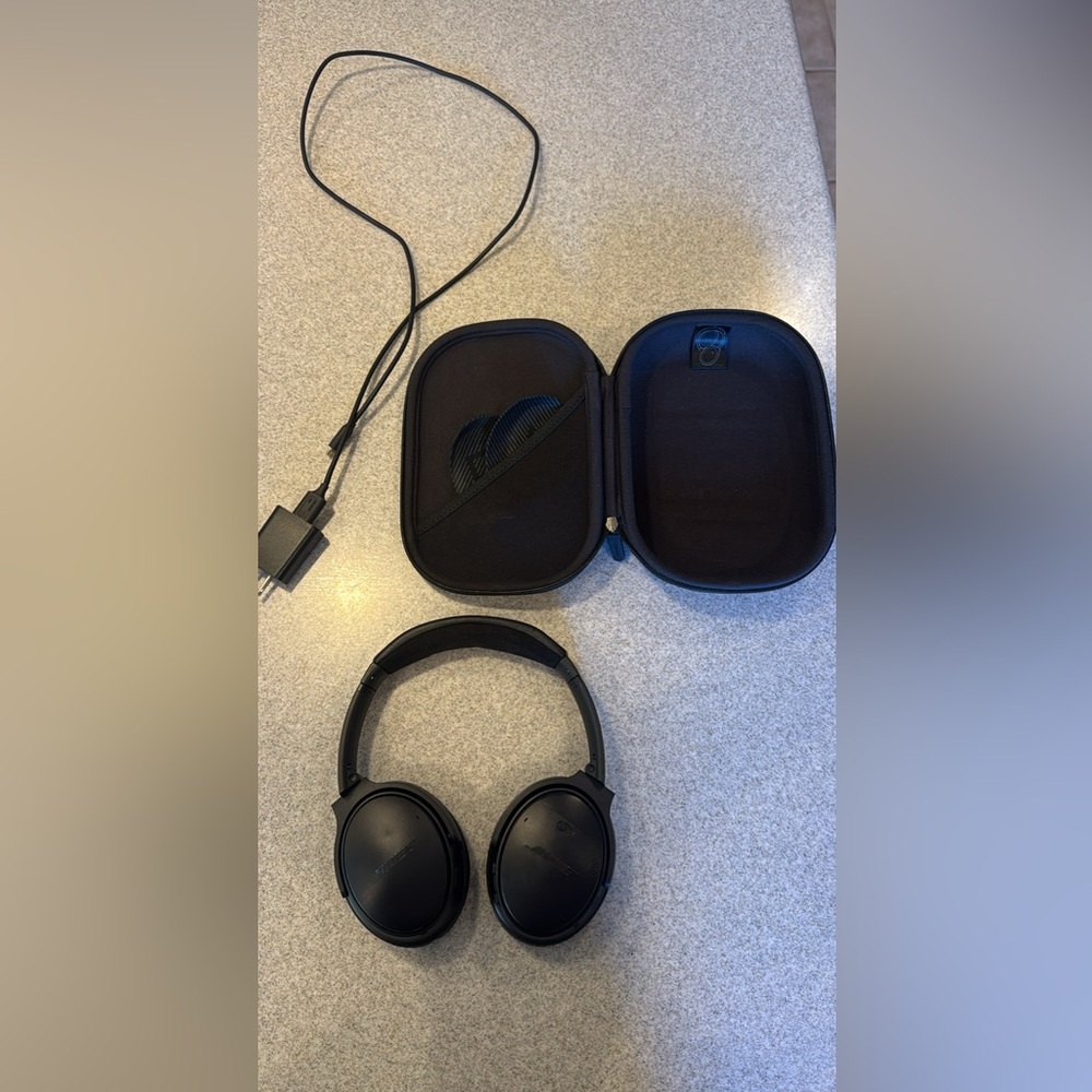 Bose QuietComfort Headphones with Case and Charger
